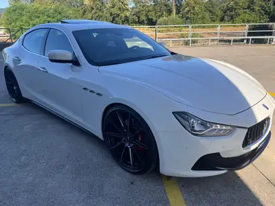 Maserati Ghibli S Q4 — Berline italienne sportive, édition Swiss Mountain exclusive — vista esterna