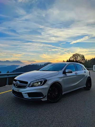 Mercedes-Benz A 45 AMG 4Matic — 410 ch, performance compacte et légendaire — vue extérieure