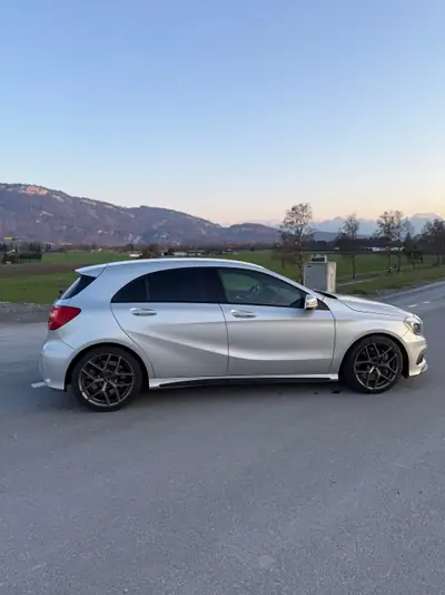 Mercedes-Benz A 45 AMG 4Matic — 410 ch, performance compacte et légendaire — Miniature 7