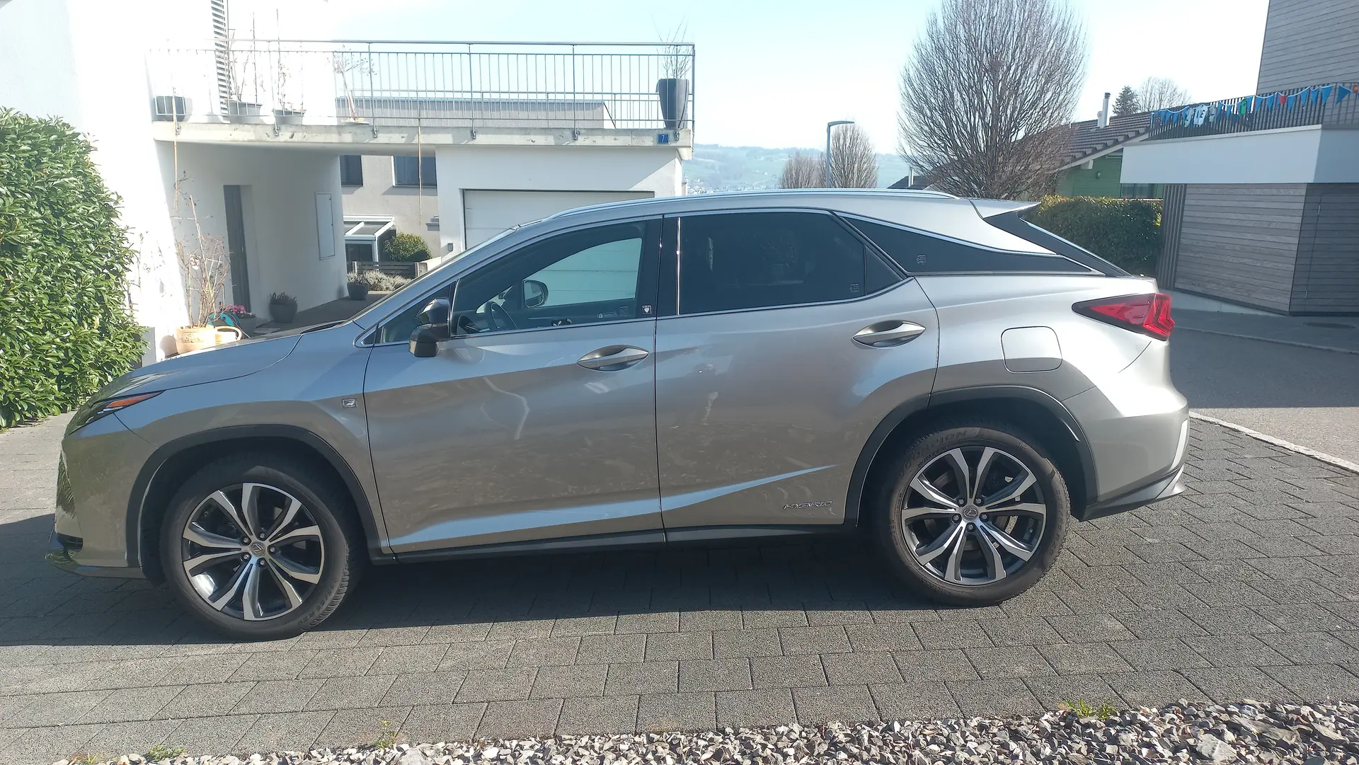 Lexus RX 450h F-Sport — SUV hybride premium, entretien impeccable — vue extérieure