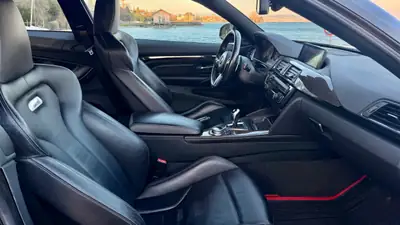 BMW M4 Coupé DKG — Sportive de légende, 431 ch et transmission semi-automatique — Miniatura 7