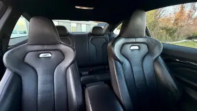 BMW M4 Coupé DKG — Sportive de légende, 431 ch et transmission semi-automatique — Miniatura 10