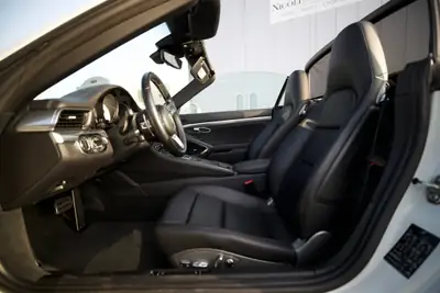 Porsche 911 Carrera 4S Cabrio PDK — Roadster mythique, 49000 km, toit électrique — tableau de bord
