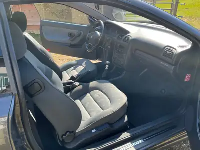 Peugeot 406 Coupé 2.2 HDI — Chef-d'œuvre Pininfarina, youngtimer élégant — Miniatura 15