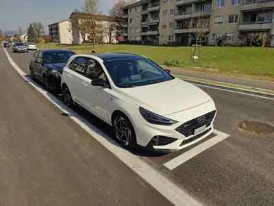 Hyundai i30 Fastback N Line 2025 — Sportive compacte, hybride légère, 9 500 km seulement — Außenansicht