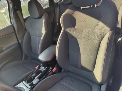 Hyundai i30 Fastback N Line 2025 — Sportive compacte, hybride légère, 9 500 km seulement — Miniatur 12