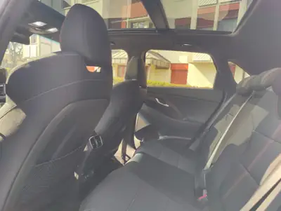 Hyundai i30 Fastback N Line 2025 — Sportive compacte, hybride légère, 9 500 km seulement — Miniatur 10