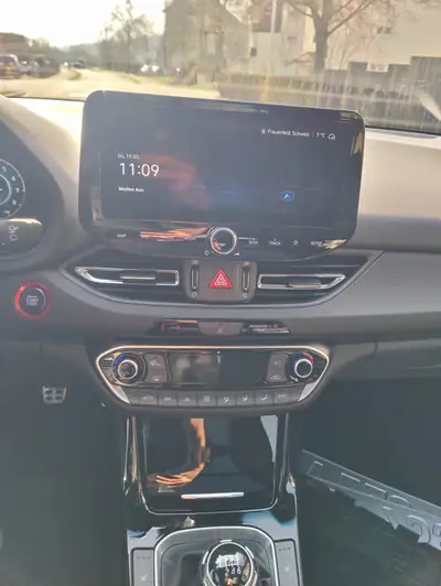 Hyundai i30 Fastback N Line 2025 — Sportive compacte, hybride légère, 9 500 km seulement — Miniatur 15