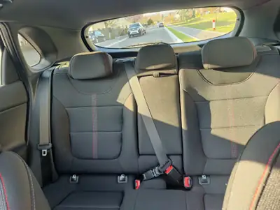 Hyundai i30 Fastback N Line 2025 — Sportive compacte, hybride légère, 9 500 km seulement — Miniatur 13