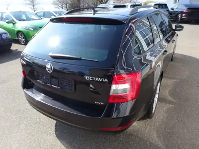Skoda Octavia Combi 2.0 TDI 4x4 — Polyvalence robuste et consommation maîtrisée — rear view