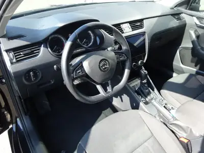 Skoda Octavia Combi 2.0 TDI 4x4 — Polyvalence robuste et consommation maîtrisée — Thumbnail 8