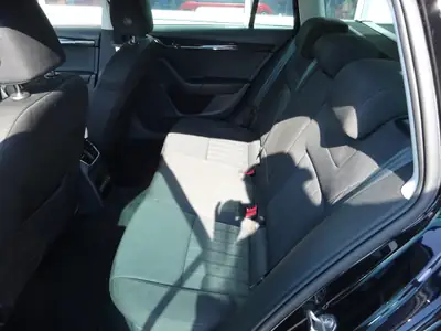 Skoda Octavia Combi 2.0 TDI 4x4 — Polyvalence robuste et consommation maîtrisée — Thumbnail 11