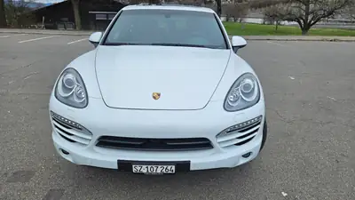 Porsche Cayenne Diesel 2013 — SUV premium 245 ch, sans sinistre, équipements avancés — arrière