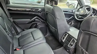 Porsche Cayenne Diesel 2013 — SUV premium 245 ch, sans sinistre, équipements avancés — tableau de bord