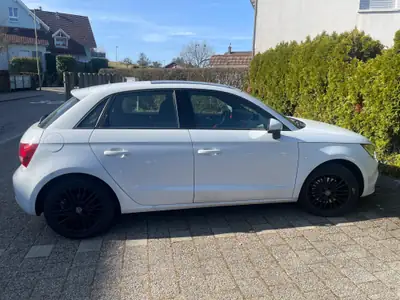 Audi A1 Sportback 1.6 TDI — Citadine économique et fiable, navigation embarquée — interior