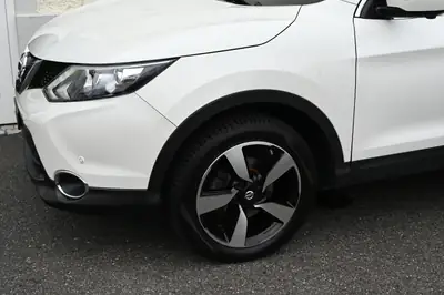 Nissan Qashqai 1.6 dCi Tekna — SUV compact 4x4, caméra 360° et toit panoramique — dashboard