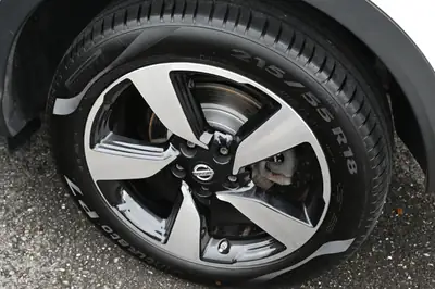 Nissan Qashqai 1.6 dCi Tekna — SUV compact 4x4, caméra 360° et toit panoramique — Thumbnail 7