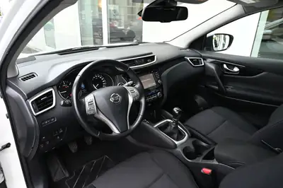 Nissan Qashqai 1.6 dCi Tekna — SUV compact 4x4, caméra 360° et toit panoramique — Thumbnail 10