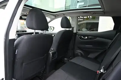 Nissan Qashqai 1.6 dCi Tekna — SUV compact 4x4, caméra 360° et toit panoramique — Thumbnail 13