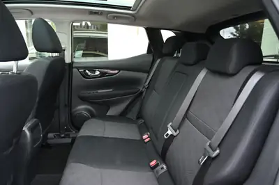 Nissan Qashqai 1.6 dCi Tekna — SUV compact 4x4, caméra 360° et toit panoramique — Thumbnail 14