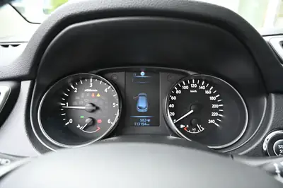 Nissan Qashqai 1.6 dCi Tekna — SUV compact 4x4, caméra 360° et toit panoramique — Thumbnail 17