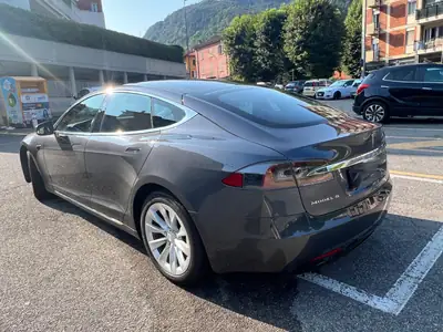 Tesla Model S 100D — Électrique haute performance, autonomie 440 km, unique propriétaire — vista posteriore