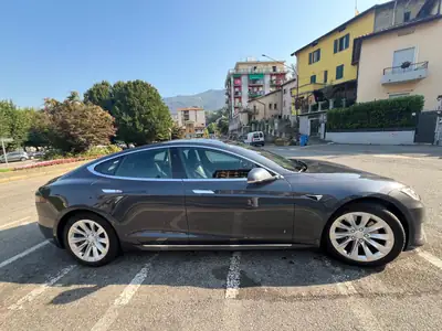 Tesla Model S 100D — Électrique haute performance, autonomie 440 km, unique propriétaire — fianco