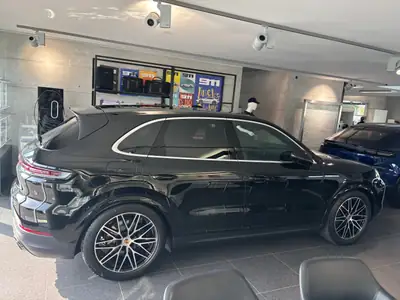 Porsche Cayenne Tiptronic 2025 — SUV premium 353 ch, quasi neuf, 1ère main — rear view