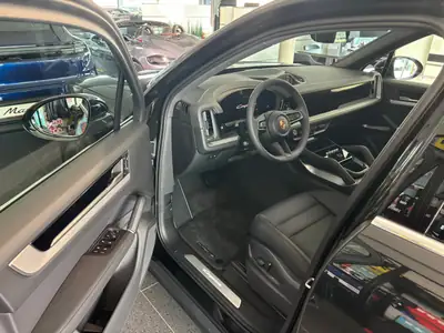 Porsche Cayenne Tiptronic 2025 — SUV premium 353 ch, quasi neuf, 1ère main — interior
