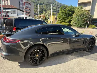 Porsche Panamera 4 PDK — Berline sportive all-wheel drive, 330 ch d'exception — vista posteriore