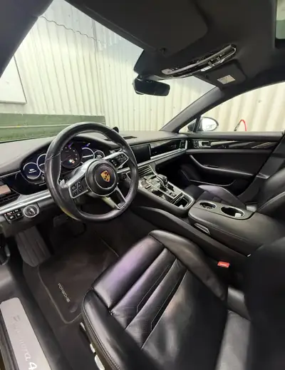 Porsche Panamera 4 PDK — Berline sportive all-wheel drive, 330 ch d'exception — vista esterna