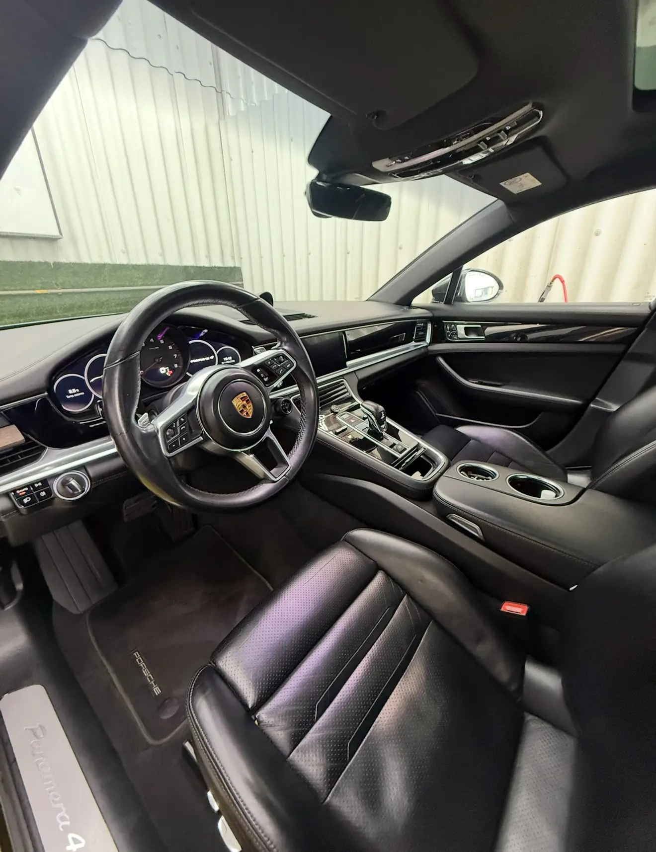 Porsche Panamera 4 PDK — Berline sportive all-wheel drive, 330 ch d'exception