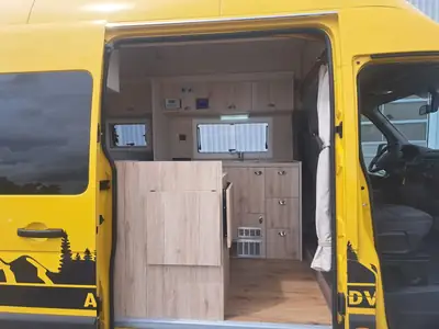 Renault Master Camper L3H2 — Camping-car aménagé, faible kilométrage 2019 — interior
