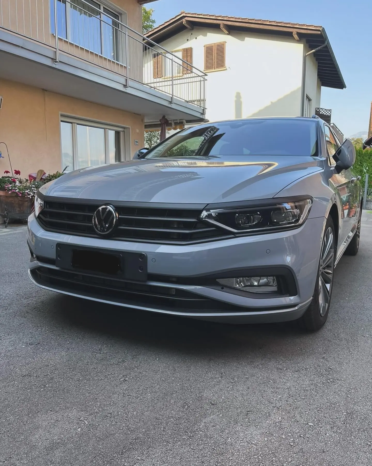 VW Passat Variant 2.0 TSI Business DSG — Monospace familial performant, 30'000 km seulement — vista esterna