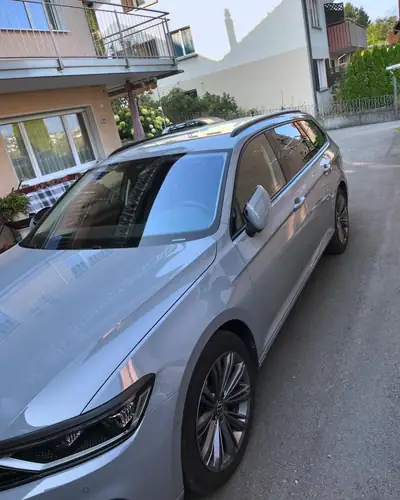 VW Passat Variant 2.0 TSI Business DSG — Monospace familial performant, 30'000 km seulement — fianco