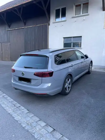 VW Passat Variant 2.0 TSI Business DSG — Monospace familial performant, 30'000 km seulement — dettaglio