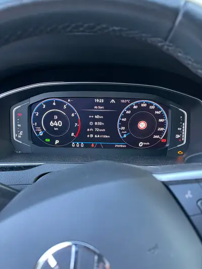 VW Passat Variant 2.0 TSI Business DSG — Monospace familial performant, 30'000 km seulement — cruscotto
