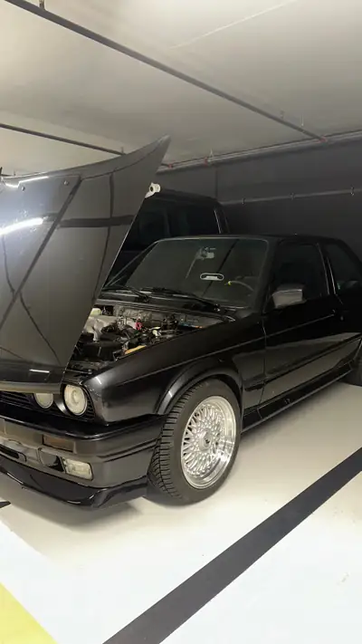 BMW 325 E30 325iX Swiss Spec — Coupé sportif emblématique, transmission intégrale, 3 jeux de roues neufs — Miniature 7