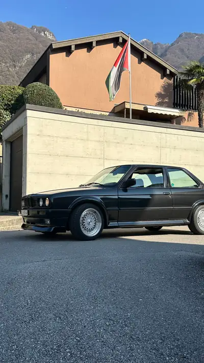 BMW 325 E30 325iX Swiss Spec — Coupé sportif emblématique, transmission intégrale, 3 jeux de roues neufs — Miniature 8