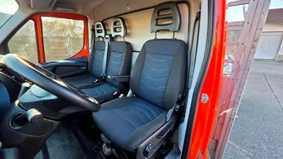 IVECO Daily 33 S 14 A8 — Utilitaire robuste diesel, boîte auto, sans sinistre — Miniatur 10