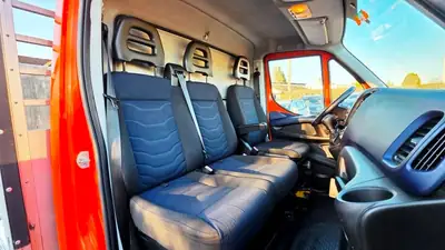 IVECO Daily 33 S 14 A8 — Utilitaire robuste diesel, boîte auto, sans sinistre — Miniatur 12
