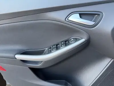 Ford Focus 1.0 SCTi Trend 2014 — Berline fiable, entretien à jour, 8 pneus neufs — Thumbnail 12