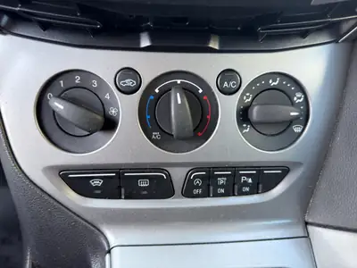 Ford Focus 1.0 SCTi Trend 2014 — Berline fiable, entretien à jour, 8 pneus neufs — Thumbnail 16