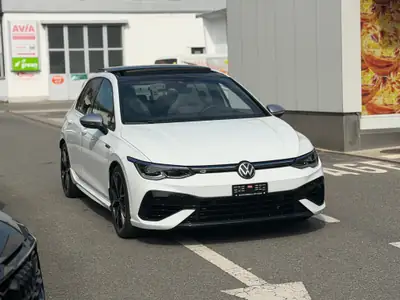 VW Golf 2.0 TSI R DSG 4Motion — Sportive polyvalente, 8800 km seulement — Heckansicht