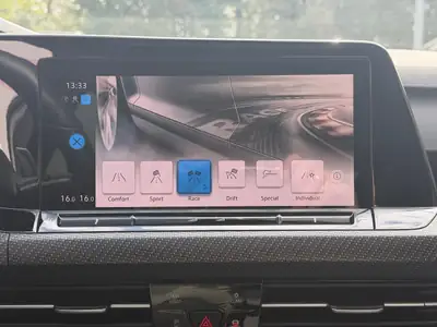 VW Golf 2.0 TSI R DSG 4Motion — Sportive polyvalente, 8800 km seulement — Miniatur 21