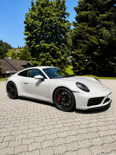 Porsche 911 Carrera 4 GTS PDK — Excellence sportive avec garantie constructeur — Seitenansicht