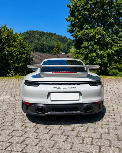 Porsche 911 Carrera 4 GTS PDK — Excellence sportive avec garantie constructeur — Innenraum