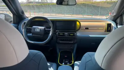 Fiat Grande Panda MHEV La Prima 2026 — Hybride léger, design novateur et faible kilométrage — Miniature 8