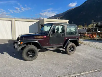 Jeep Wrangler TJ 2002 — Légende 4x4 violet, transmission manuelle, sans sinistre — vista esterna