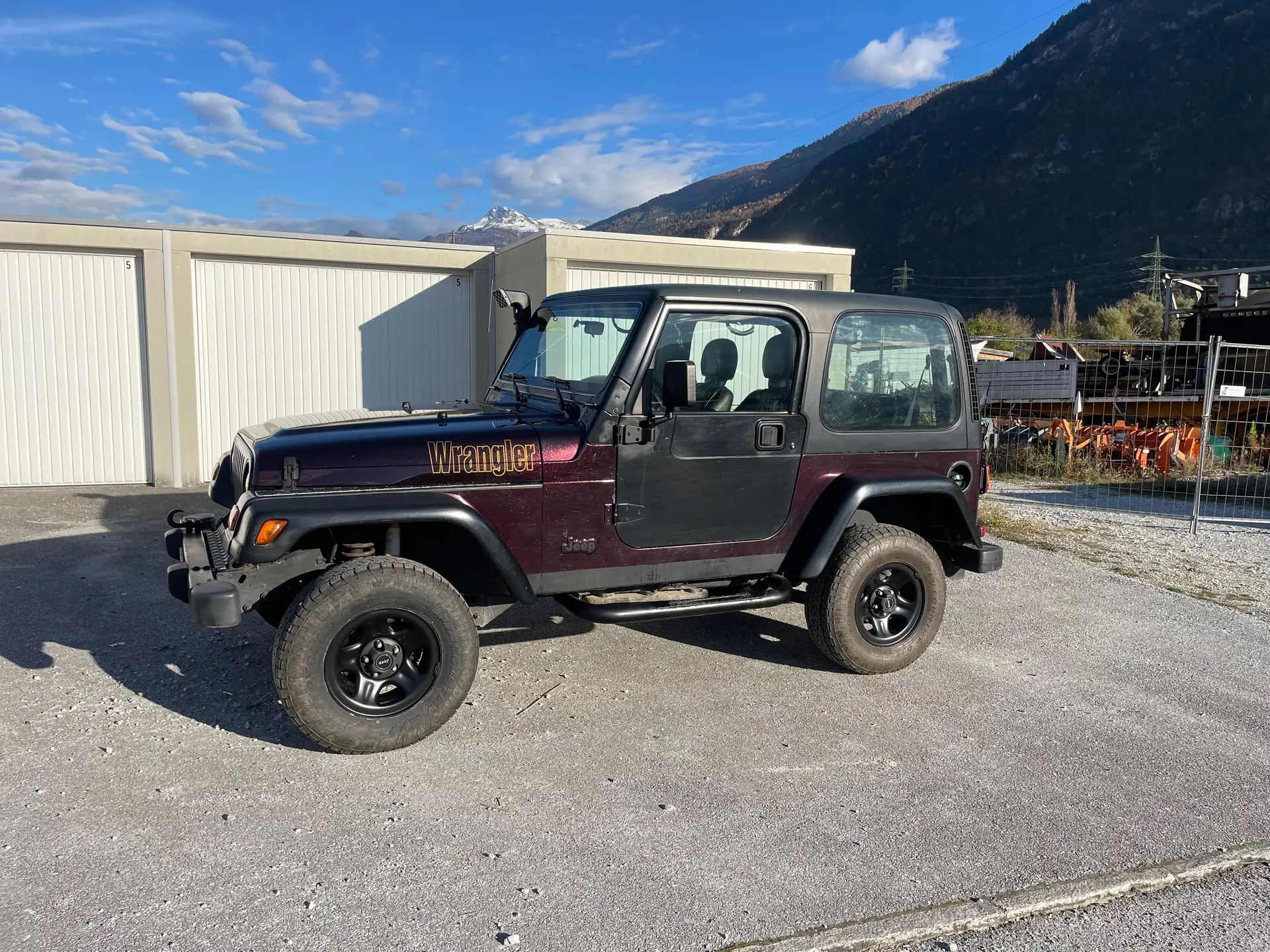 Jeep Wrangler TJ 2002 — Légende 4x4 violet, transmission manuelle, sans sinistre — vista esterna